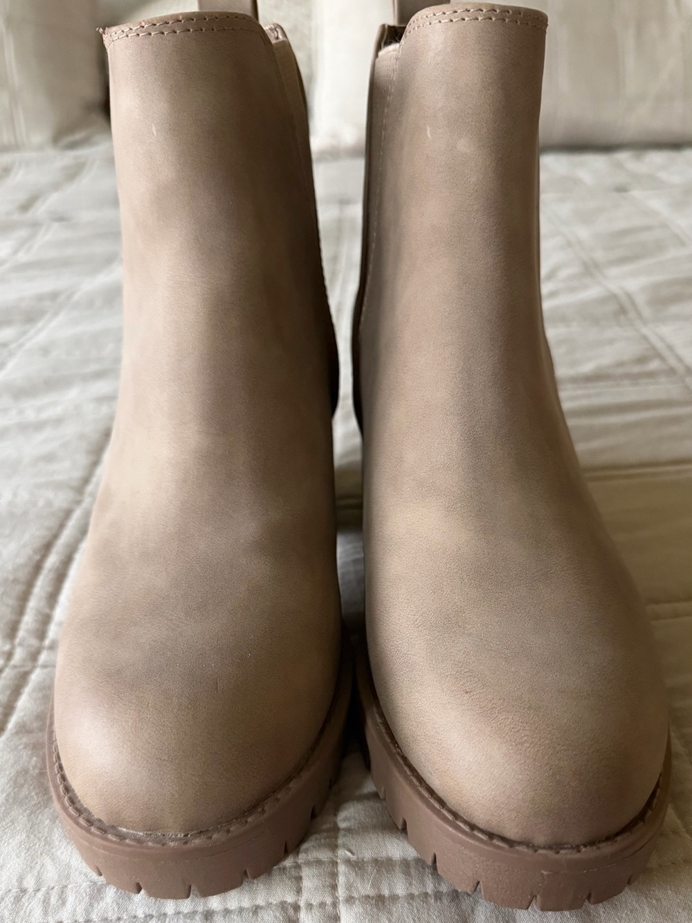 MIA Womens Chelsea Block Heel Bootie in Taupe - Picture 2 of 2